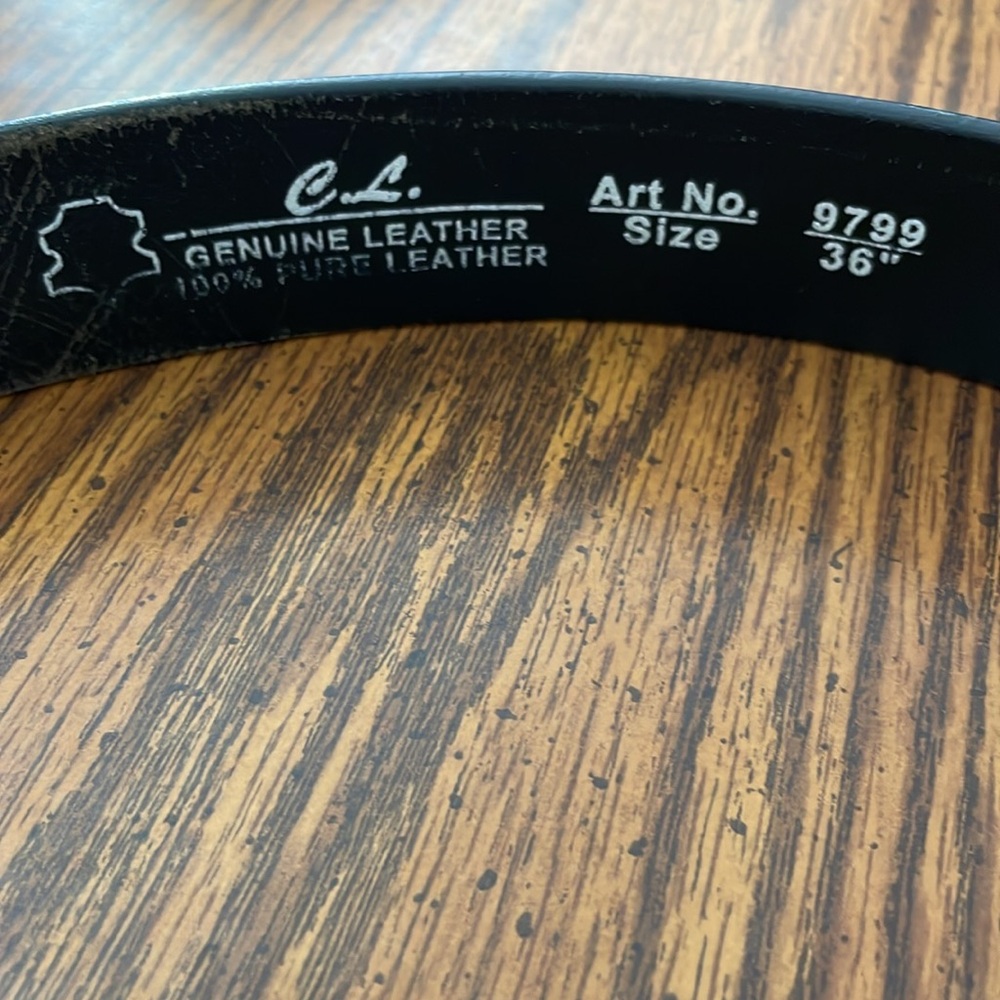 Johnson and Held beautifully handcrafted inlay buckle 36 inch leather belt - Picture 3 of 4